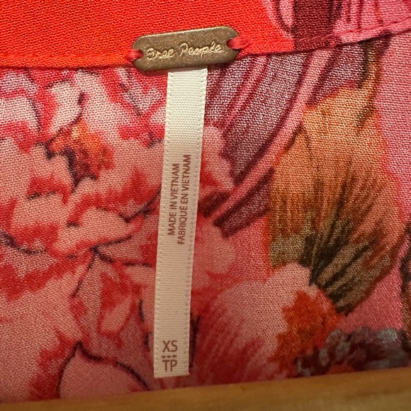 Free people XS sleeveless side tie floral blouse. Excellent condition - Picture 4 of 9